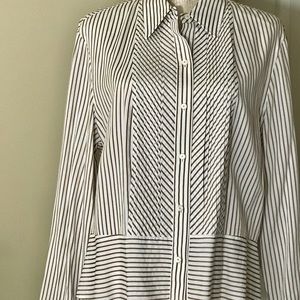 Flattering Jones of New York signature form fitting blouse ,XL